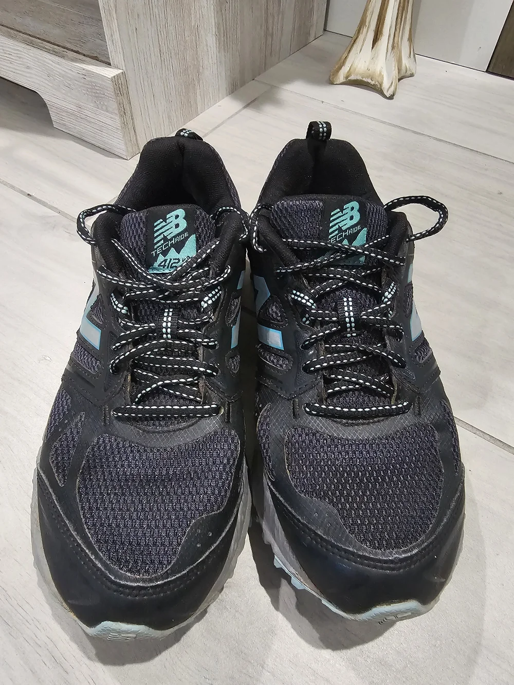 New Balance Women’s Black & Teal Trail Running Hiking Shoes Size 9